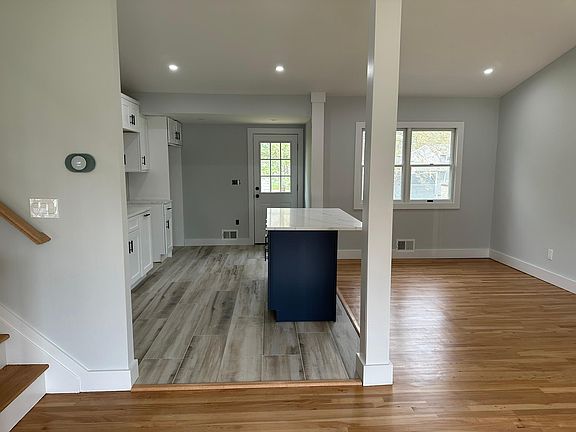 3rd image of 10 William St