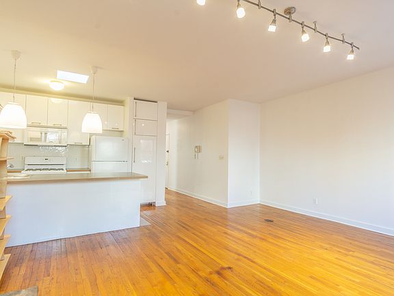 2nd image of 324 Atlantic Ave APT 3