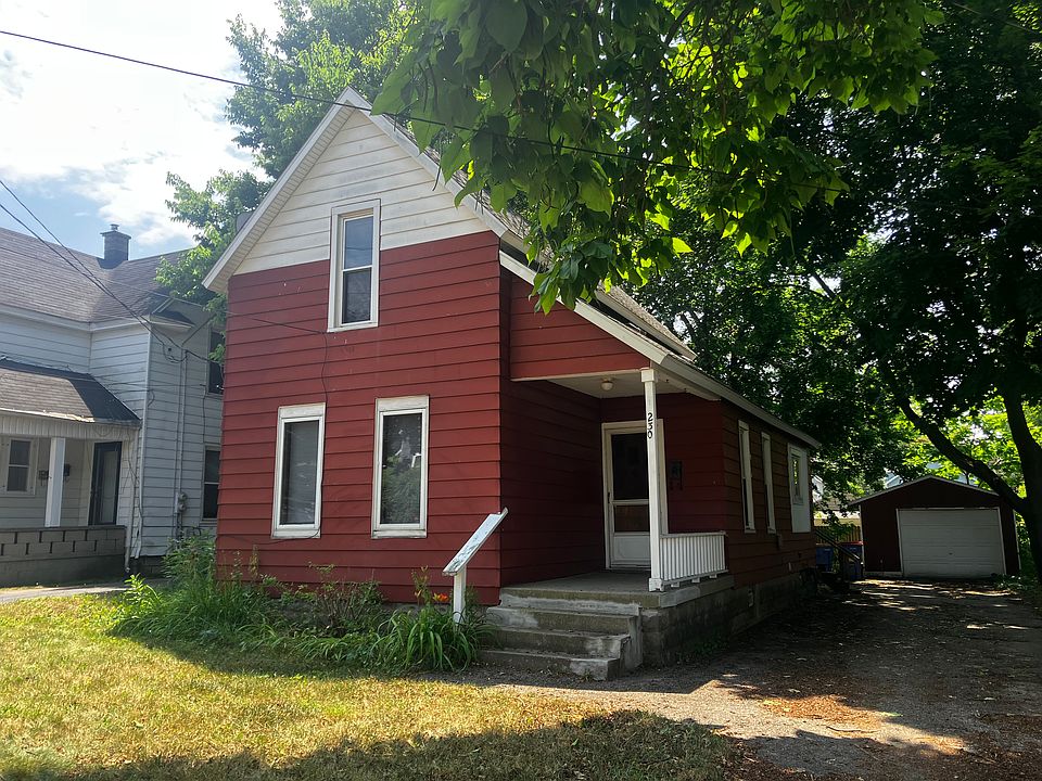 1st image of 230 Burr Oak St NE