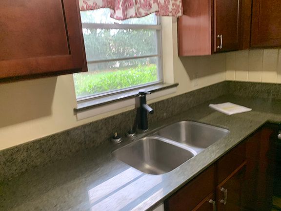 5th image of 2547 S Mills Ave #1