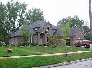 28014 Ashland Ave, Harrison Twp, MI 48045