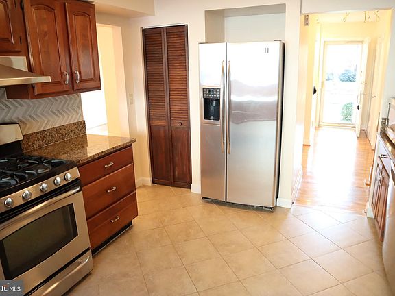 4th image of 8615 Bradmoor Dr