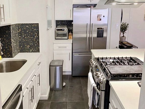 3rd image of 320 E 54th St APT 2D