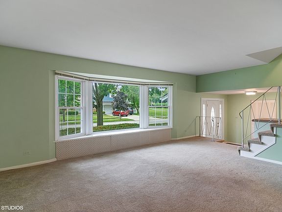 3rd image of 721 N Glenn Dr