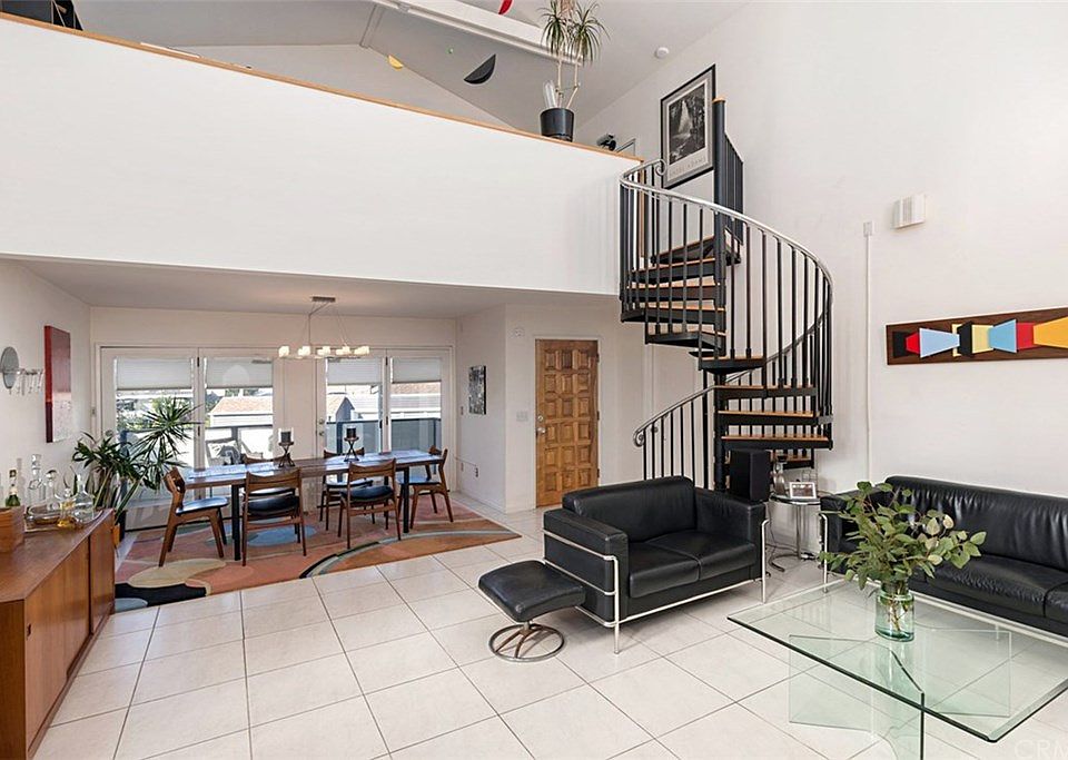 1st image of 318 La Jolla Dr
