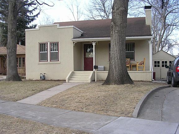 Great curb appeal! 