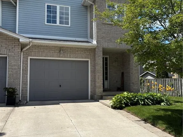 104 Frances Ave #28, Hamilton, ON L8E 5X3