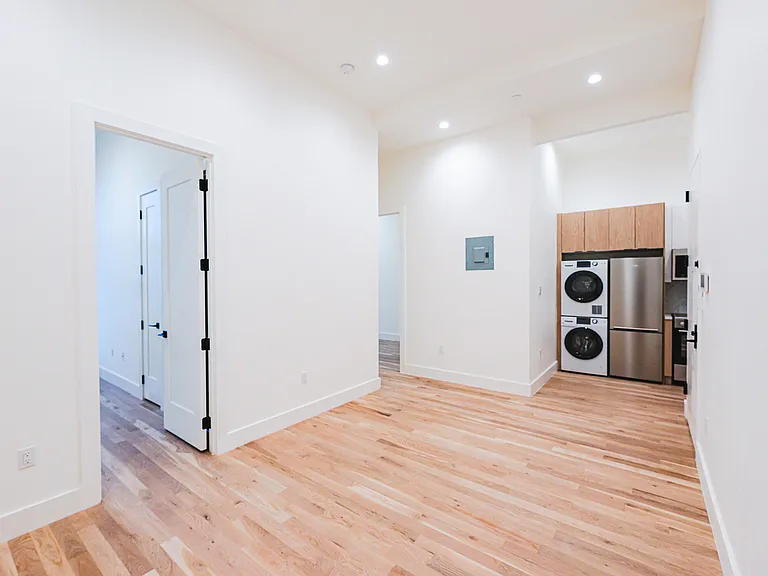 345 Grove St #1L — Photo 6