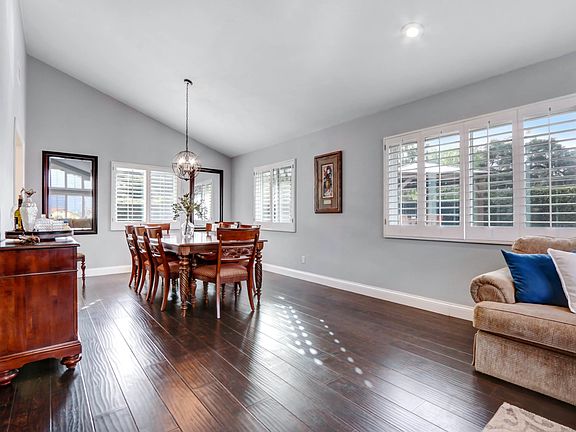 4th image of 898 Spruce Hill Ct