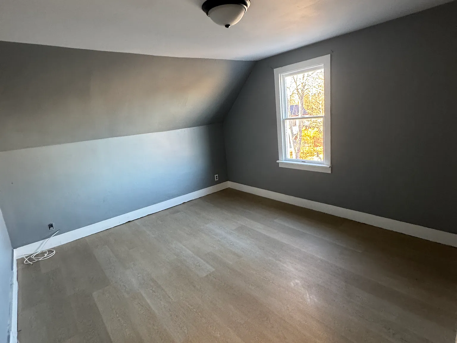 3 bed, 1200 sqft, $1,700 — Photo 2