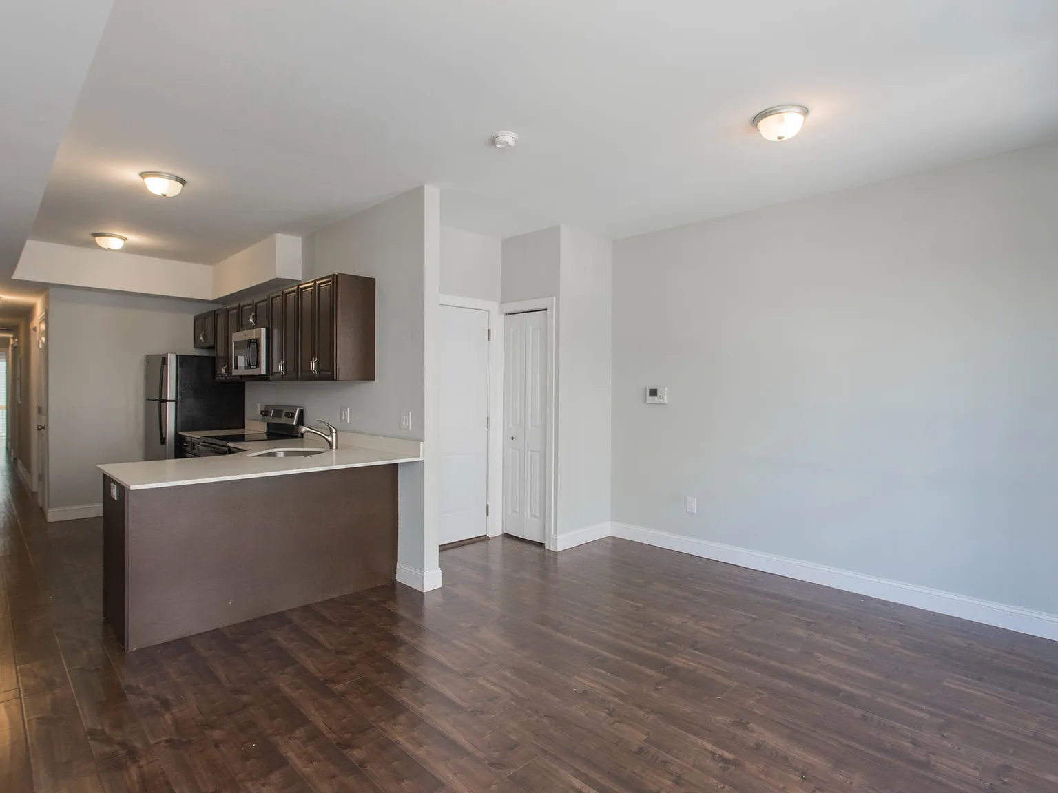 2 bed, 843 sqft, $1,581 — Photo 4