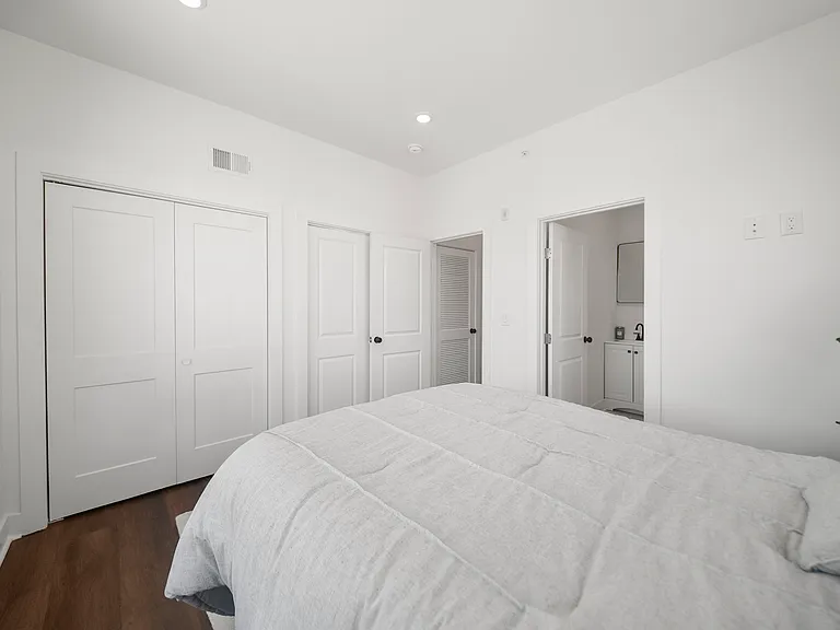 1240 W Erie Ave #D — Photo 8