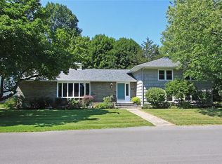 202 Haddonfield Dr, Syracuse, NY 13214