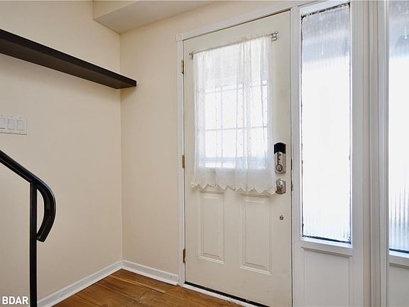 4th image of 91 Mowat Cres