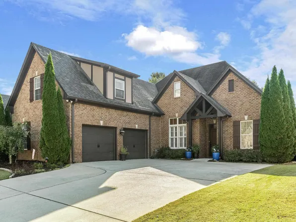 389 Strathaven Dr, Pelham, AL 35124