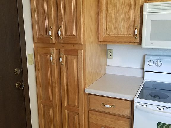 Great pantry space