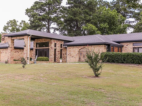 3rd image of 704 El Lago Dr