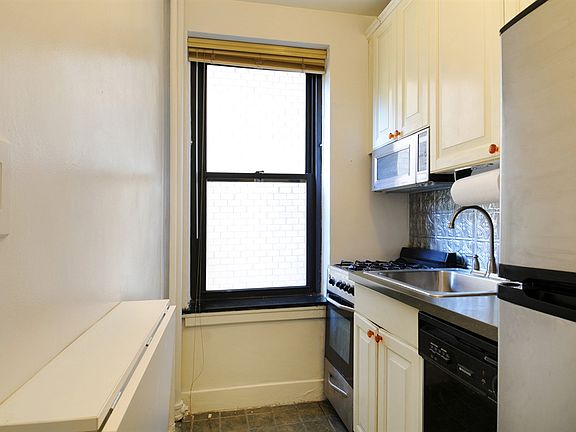 3rd image of 7 Park Ave APT 3-F