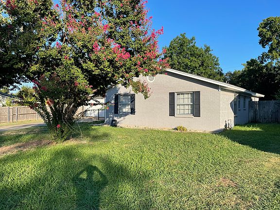 3rd image of 2706 Henry Dr