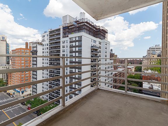 3rd image of 150 E 18th St APT 11M