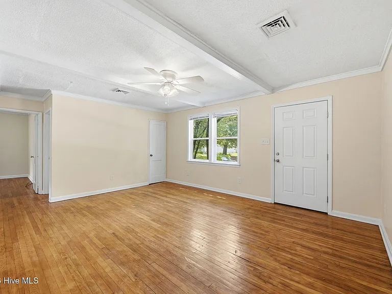 919 Tatum Dr — Photo 8