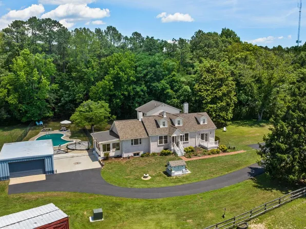 104 Rabbit Rd, Fredericksburg, VA 22405