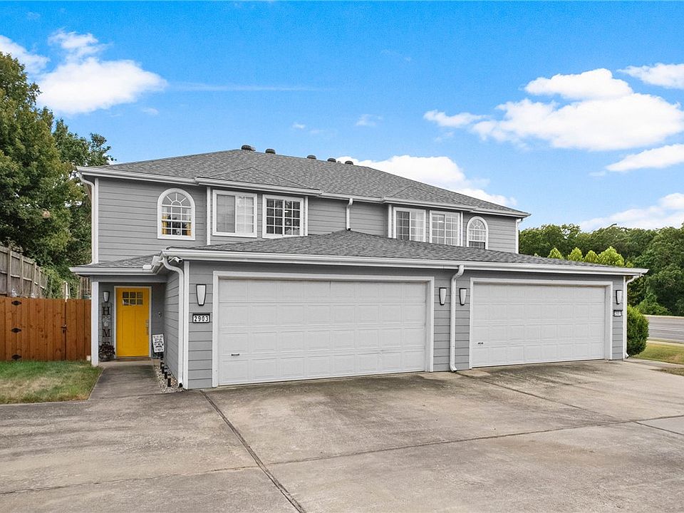 1st image of 2901-2903 E Sterling Ct