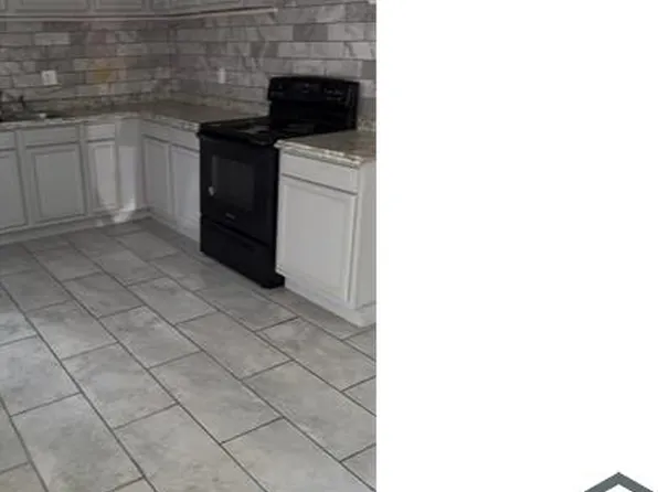 1070 Forsyth Ave, Macon, GA 31217