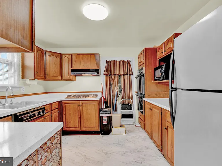 402 Kerby Hill Rd — Photo 8