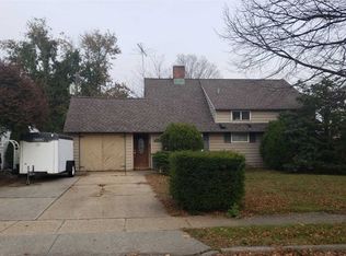 93 Brittle Ln, Hicksville, NY 11801