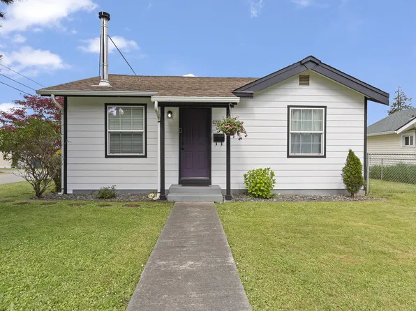 1221 N Collier St, Coquille, OR 97423