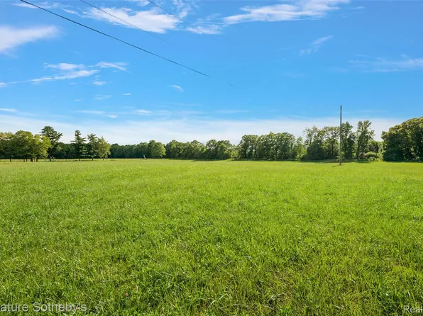 3915 McGinnis Rd, Holly, MI 48442