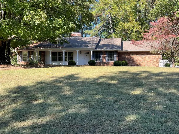 1804 Woodvalley Ct, Dalton, GA 30720