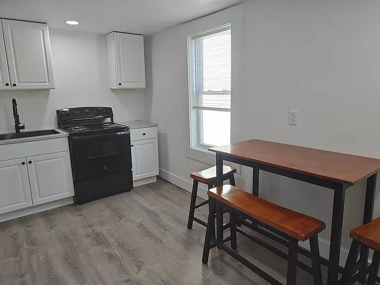 200 W Walnut St #6 — Photo 5