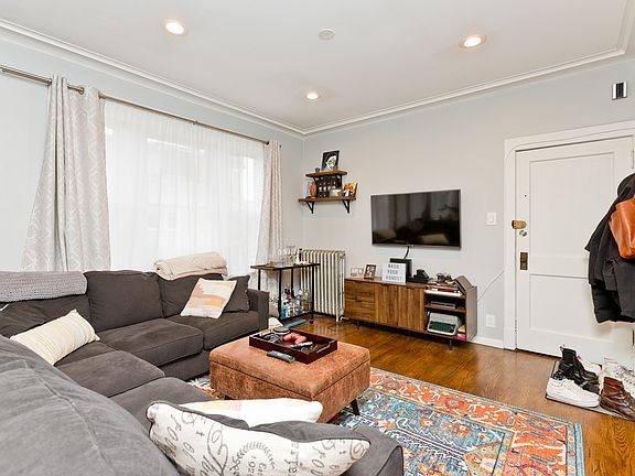 4th image of 3557 W Wrightwood Ave #2R