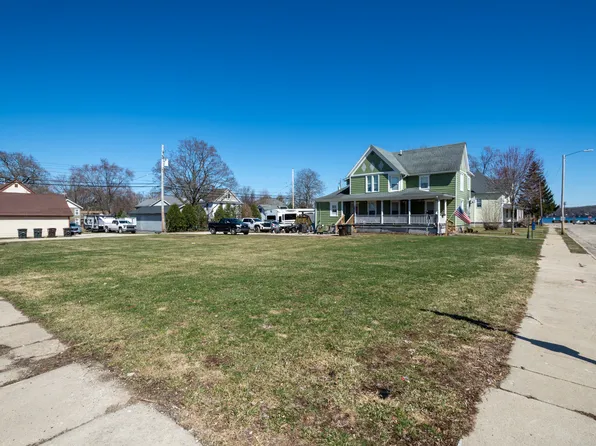 300 Lake St, Silver Lake, WI 53170