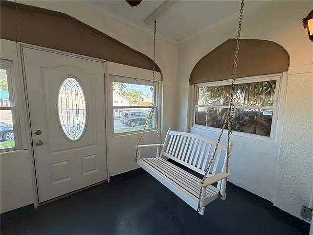 3 bed, 2.0 bath, 1338 sqft, $2,100 — Photo 2