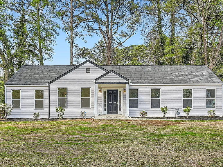 2069 Sandtown Rd SW — Photo 1