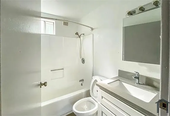508 N Ardmore Ave #8 — Photo 6