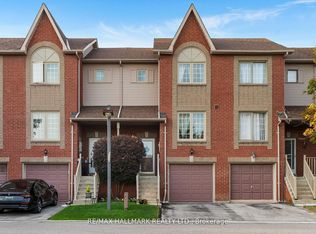 1867 Kingston Rd #18, Pickering, ON L1V 6Z4