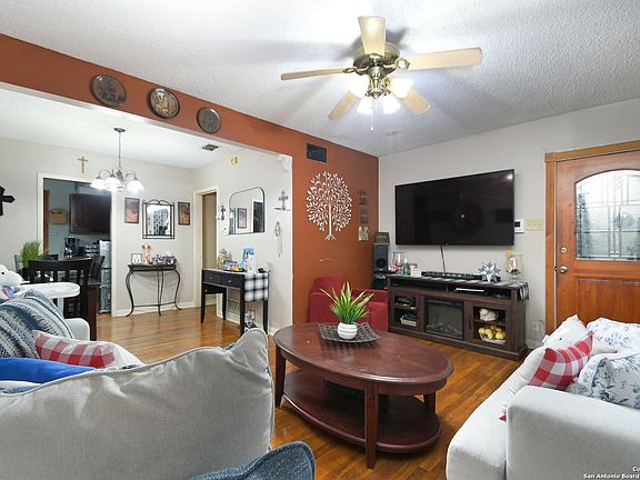 4th image of 1051 ALEXANDER HAMILTON DR