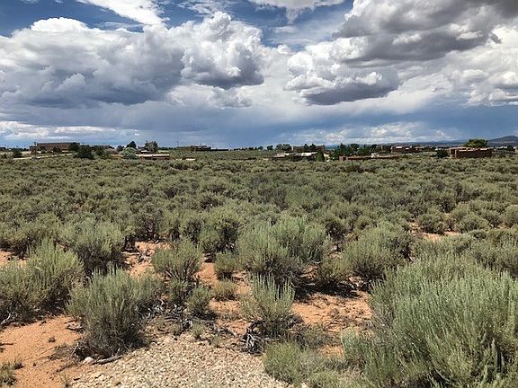 2nd image of 18 Taos Vista Dr