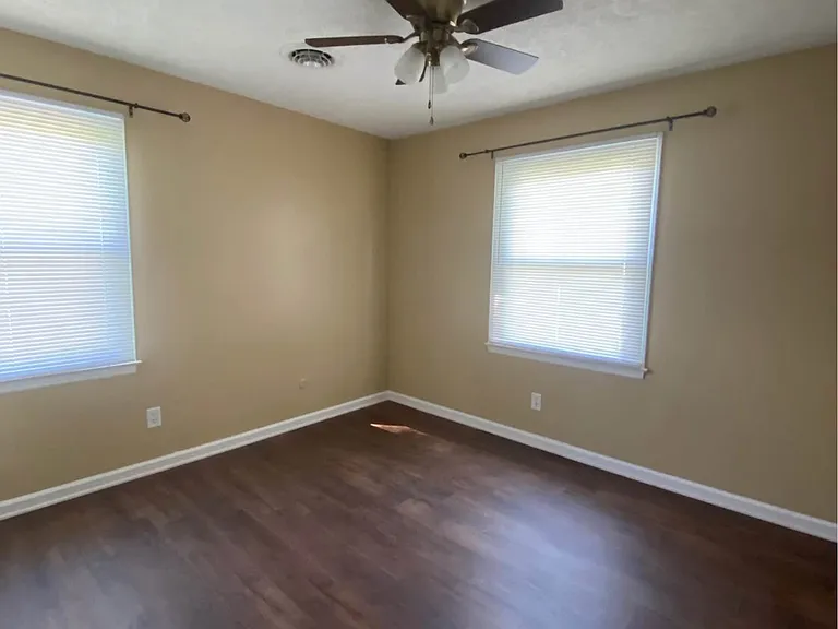 1109 Memorial Dr — Photo 5