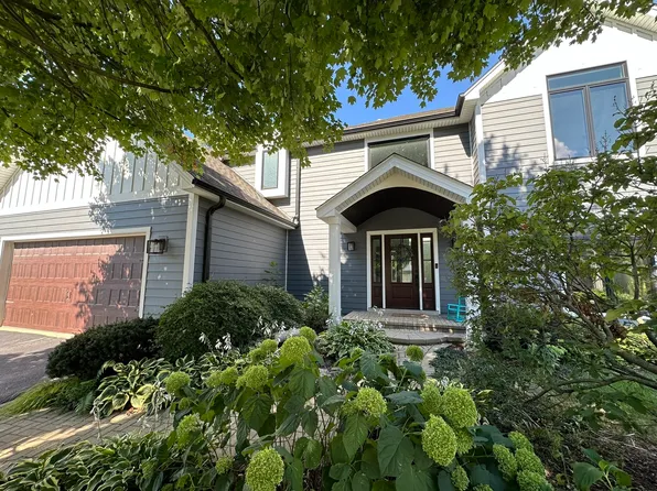 6612 Wildwood Ct, Lisle, IL 60532