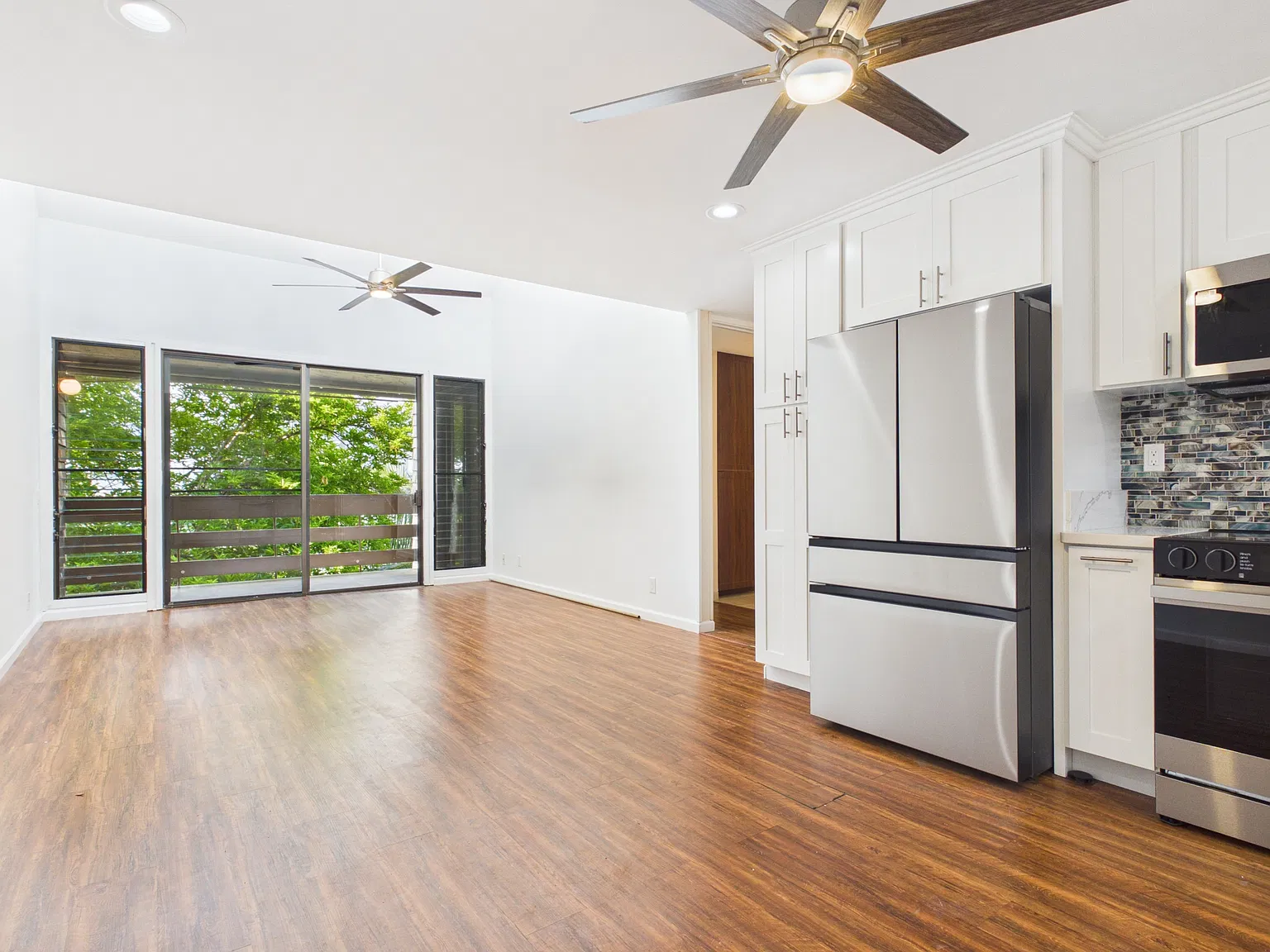 2 bed, 1041 sqft, $3,600 — Photo 3
