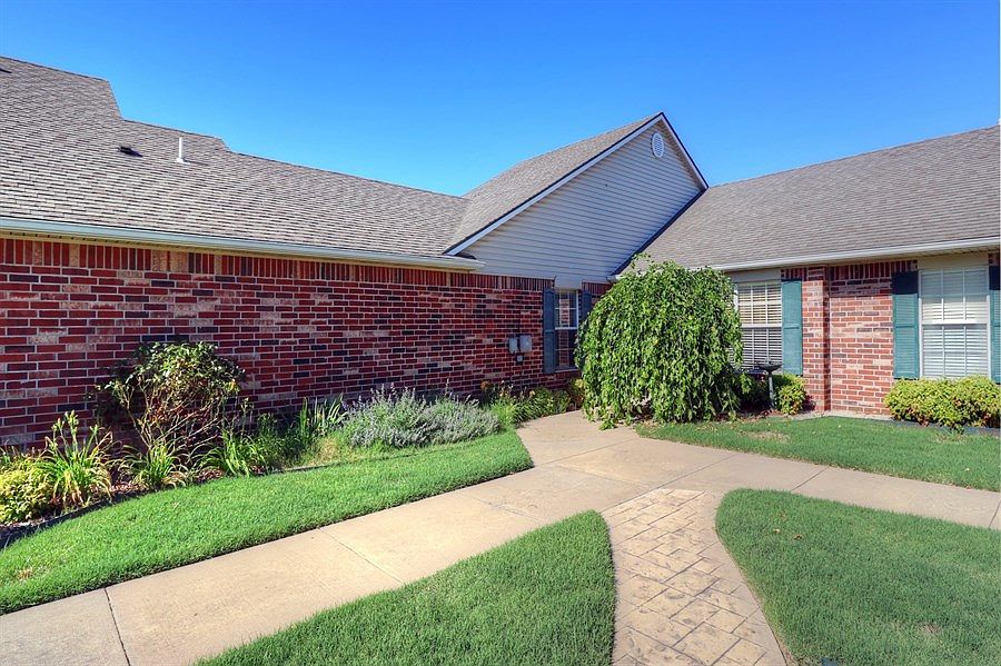 1st image of 1441 W Evergreen Ln