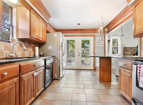 5th image of 520 NW Brad Cir
