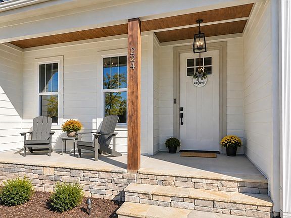 3rd image of 224 Lambert Ln