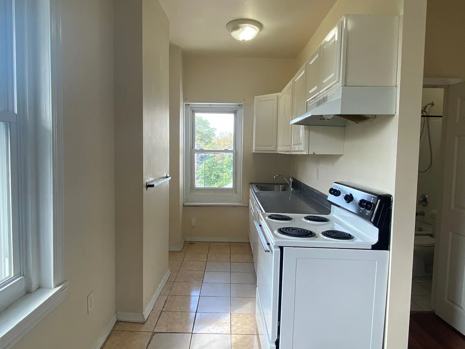 3 bed, $2,100 — Photo 4