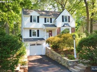 62 Edgewood Dr, Ho Ho Kus, NJ 07423